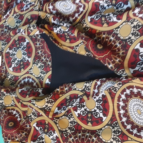 C.B COLLECTION,  RED,GOLD & WHITE BOHO PRINT TOP, SIZE 1X - Picture 9 of 13